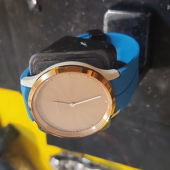 Garmin Vivomove HR Rose Gold with a Turquoise Band - Picture 3 of 5